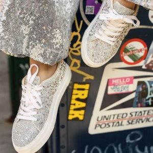 SIDNY rhinestone Sneaker in White/Silver SIZE 9.5 Betsey Johnson